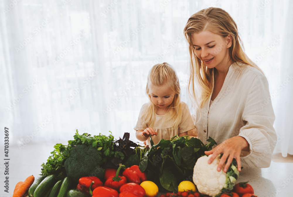 素食家庭母女儿童烹饪健康食品有机蔬菜营养成分