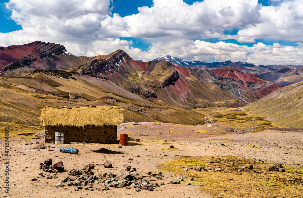 秘鲁库斯科附近维尼孔卡彩虹山的景观