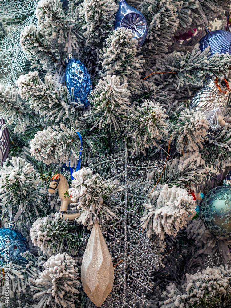 装饰圣诞树。圣诞节和新年。特写。