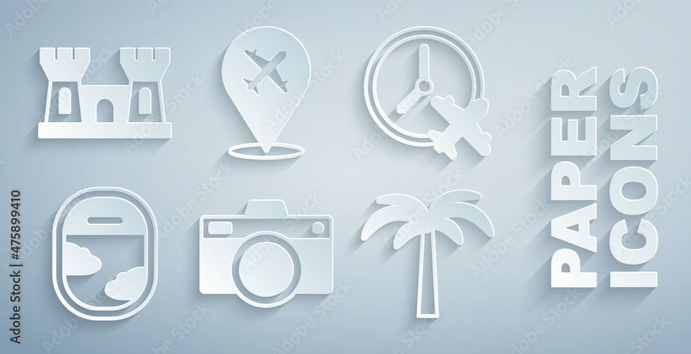 设置相机、带飞机的时钟、飞机窗口、热带棕榈树、飞机和沙堡ic