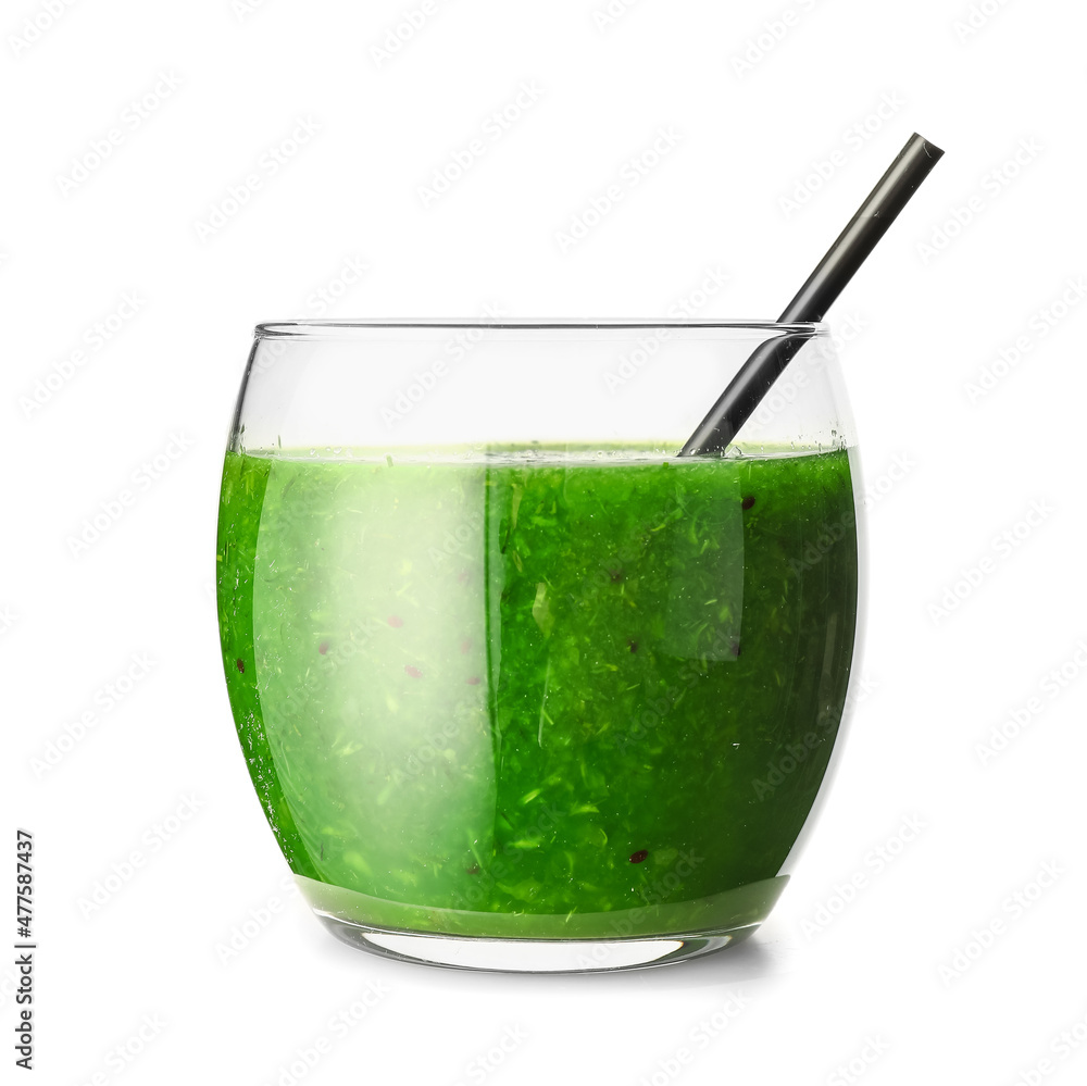 一杯美味的绿色果汁，白底吸管