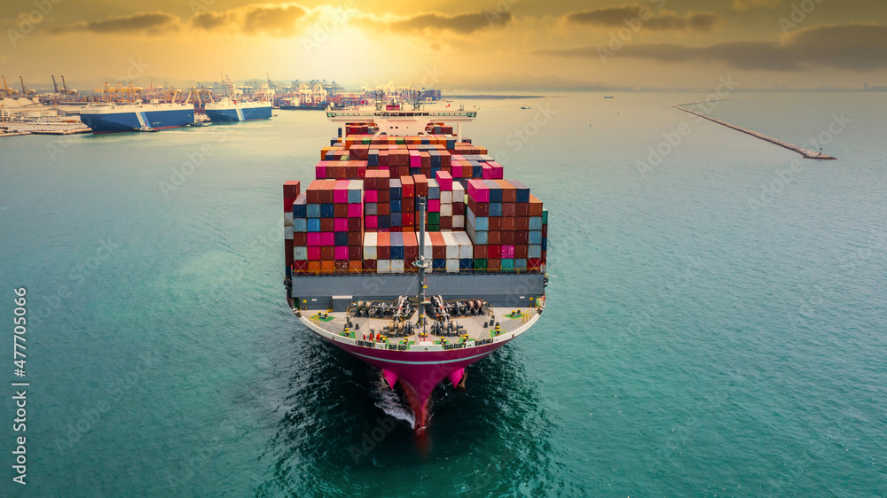 鸟瞰集装箱货船，进出口商业，贸易，物流和运输