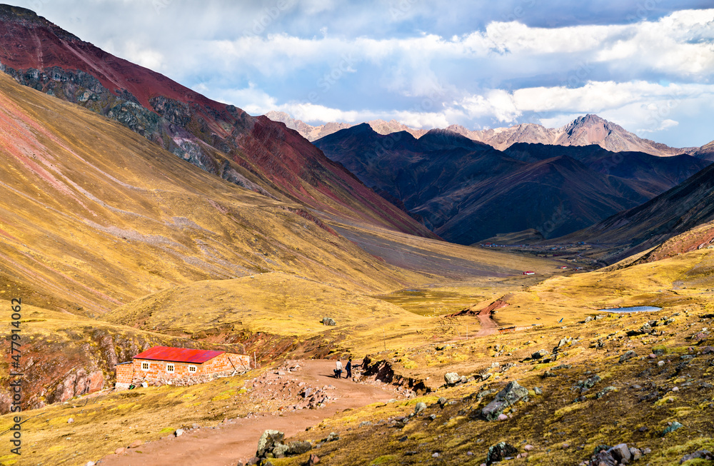 秘鲁库斯科附近维尼孔卡彩虹山的景观