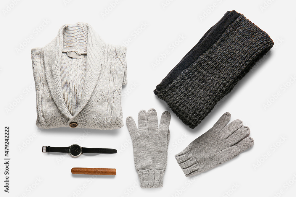 白底针织男毛衣、围巾、手套、手表和雪茄
