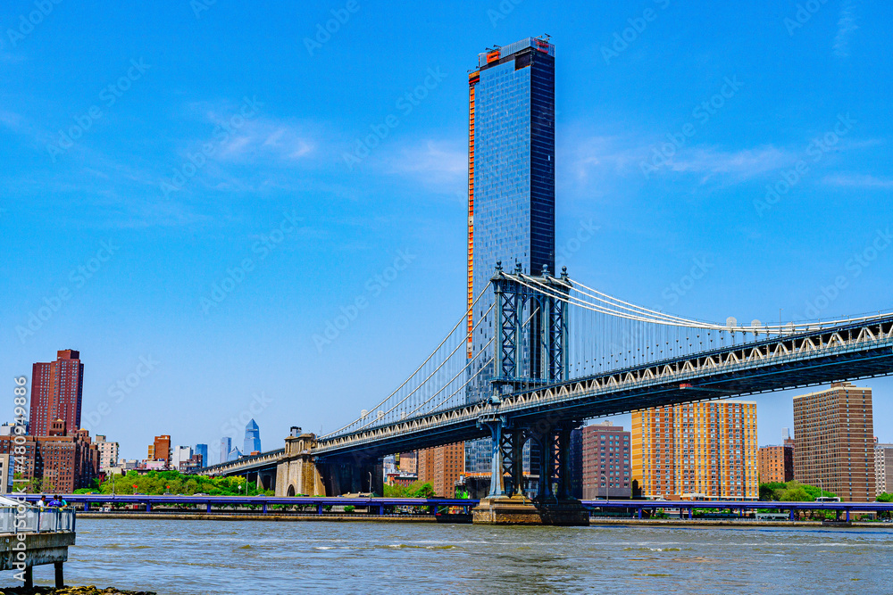 曼哈顿东河大桥和纽约市曼哈顿海滨公寓