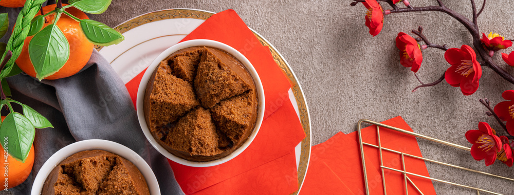 美味的中国蒸海绵蛋糕，名为发糕，是农历新年的传统食物。