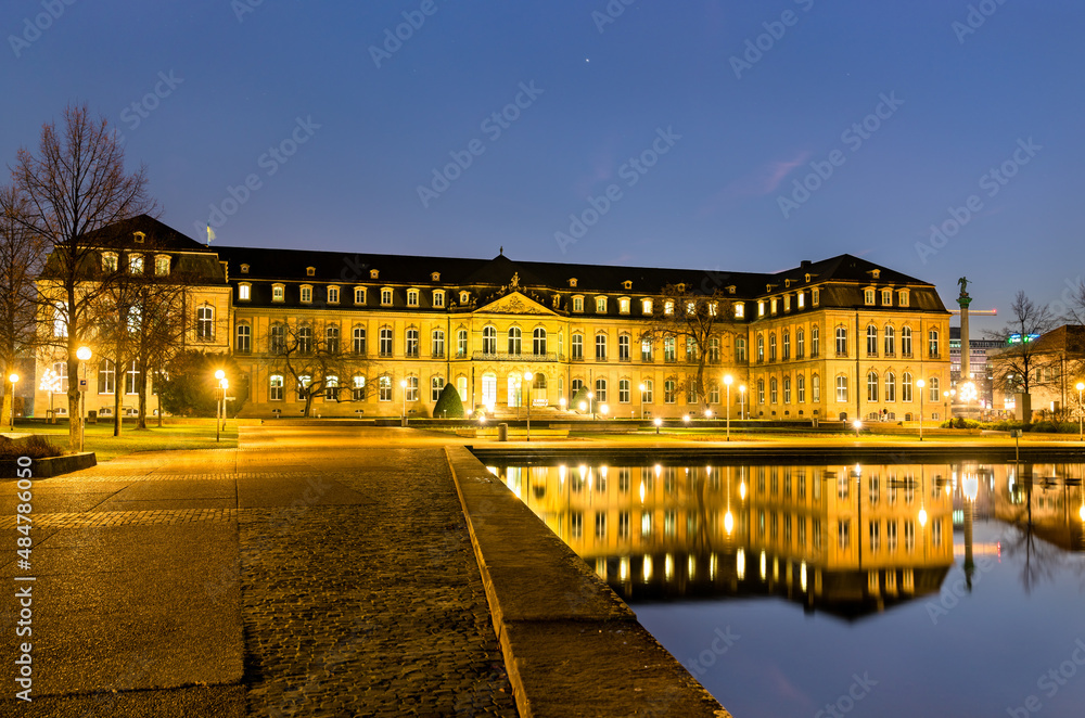夜晚的德国斯图加特新宫殿