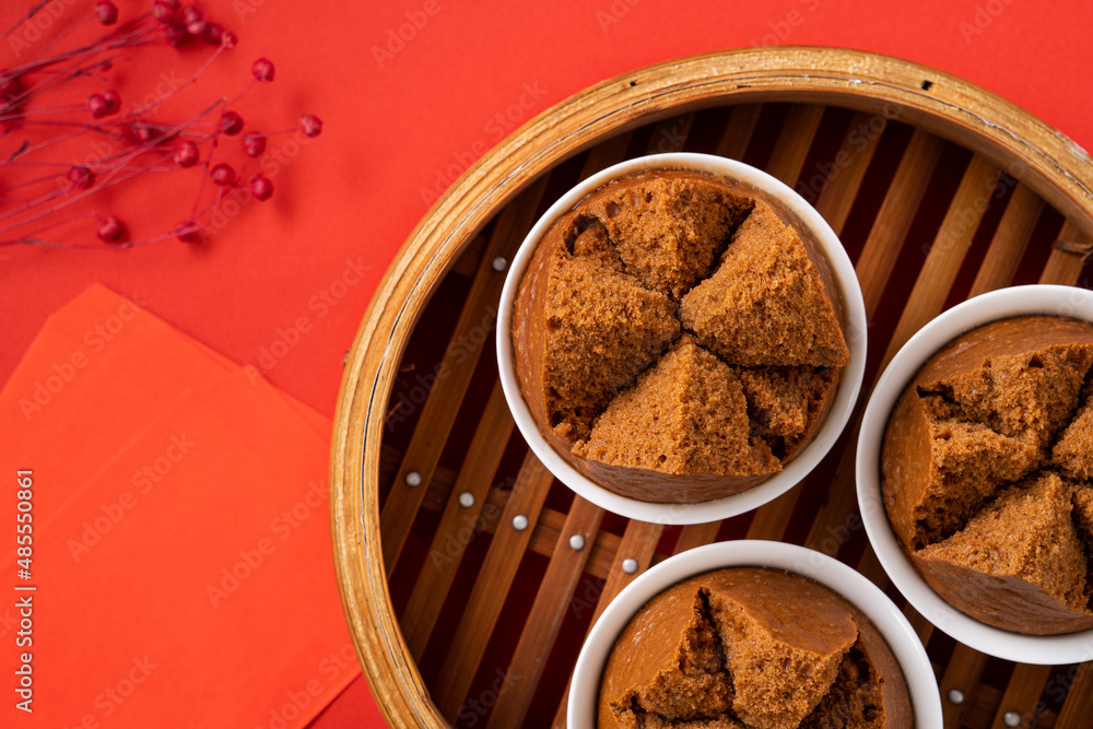 美味的中国蒸海绵蛋糕，名为Fa Gao，是春节传统食品。