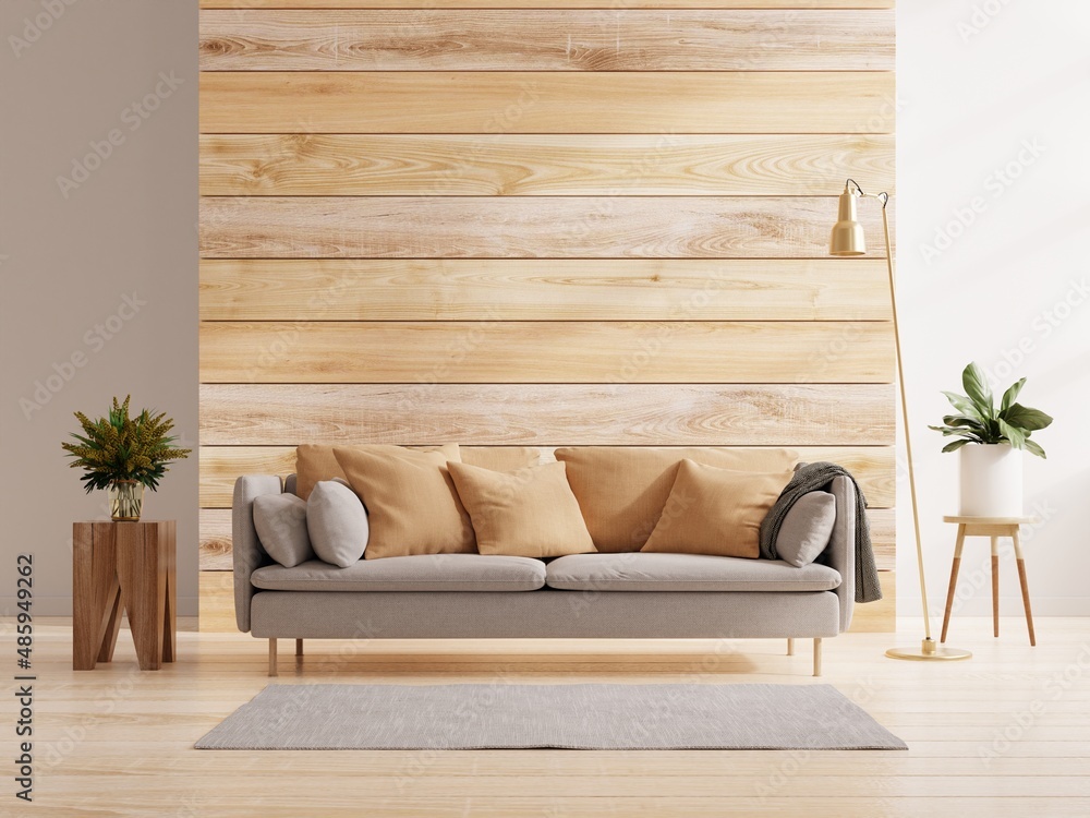 现代空房间的沙发，木墙后面。
