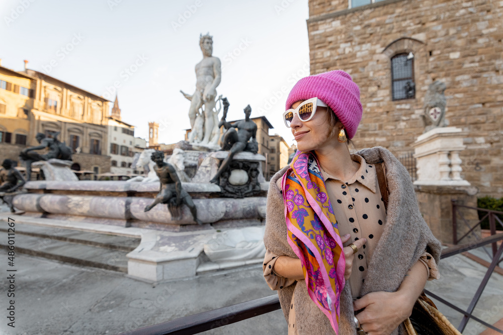 Young woman traveling famous italian landmarks in Florence city. Enjoying beautiful architecture and