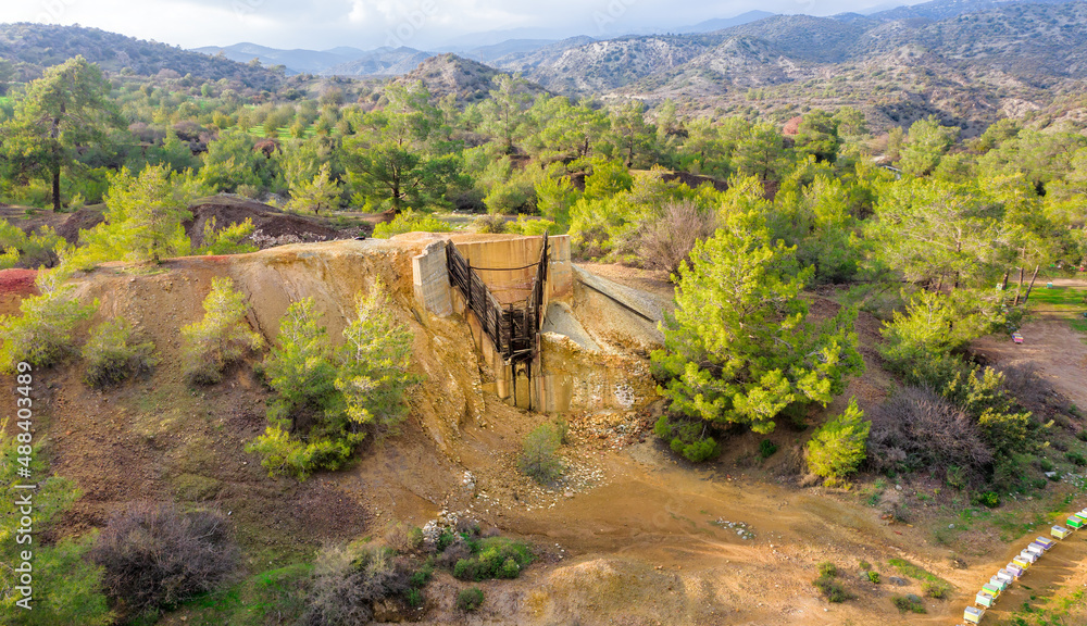 塞浦路斯卡拉瓦索斯自古以来的历史铜矿区。1号矿的矿仓和尾矿
