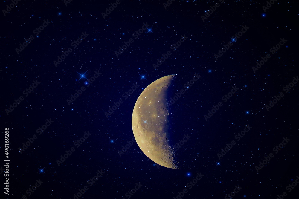 暗星空上的明亮月亮蓝色宇宙宇宙星云背景
