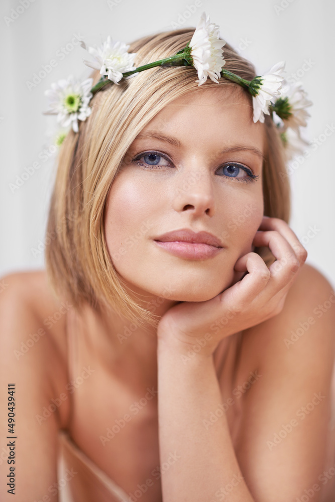 花后。一个戴着花冠的年轻漂亮女人的画像。