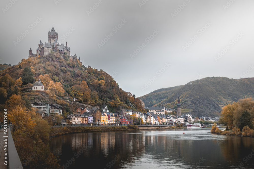 Cochem, une ville historique et son château, le long de la Moselle en Allemagne