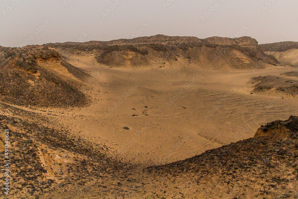 埃及巴哈里亚绿洲附近的沙漠月亮般的景观