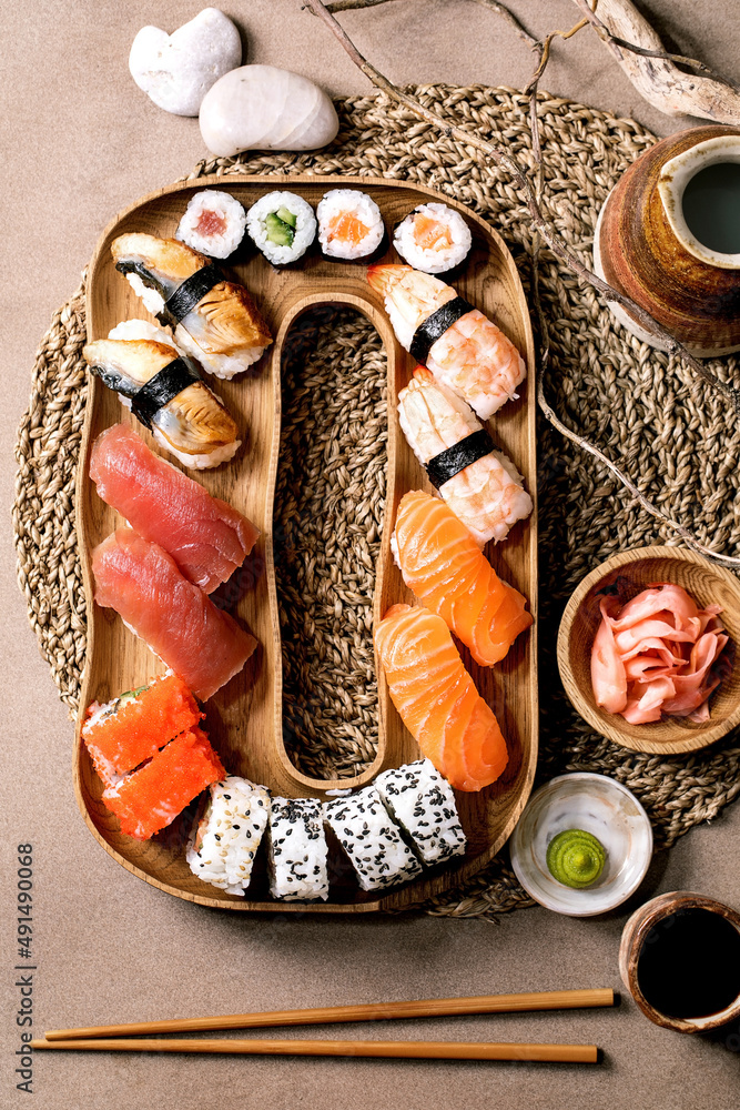 日式寿司和鱼卷饭