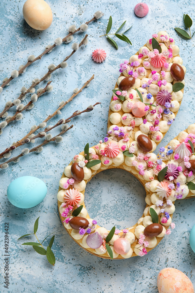 用美丽的蛋糕、彩绘鸡蛋和蝴蝶柳枝在bl上庆祝复活节