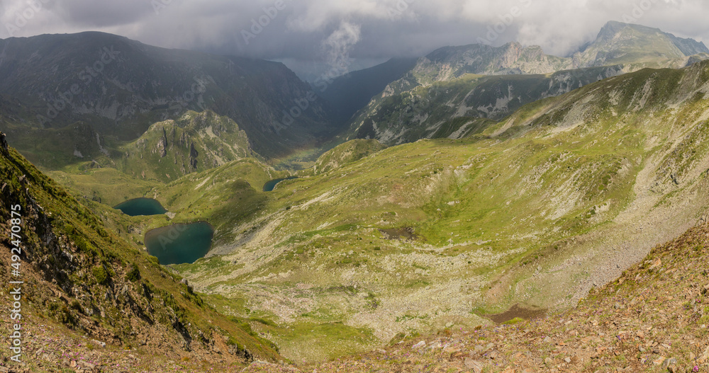 保加利亚里拉山脉和乌尔迪尼湖的景观