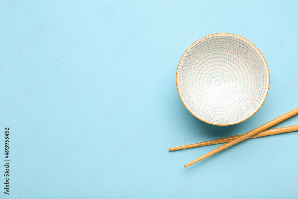 彩色背景筷子中国碗