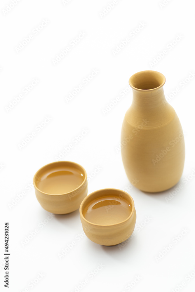 陶器の器と日本酒