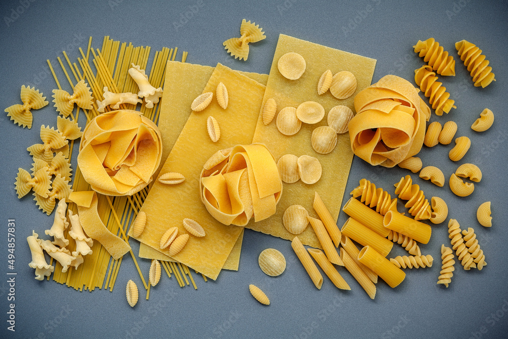 意大利食品概念和菜单设计。各种类型的意大利面Farfalle、pasta A Riso、Orecchitte P