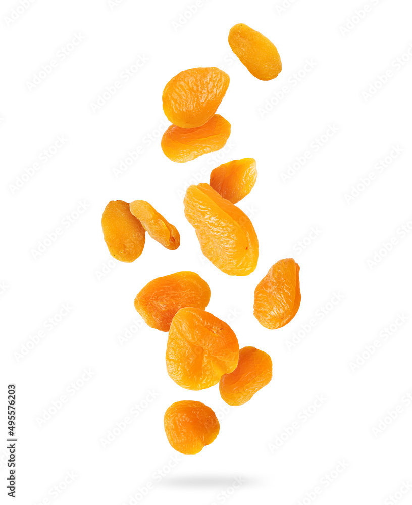 空气中的美味杏干，以白色背景隔离