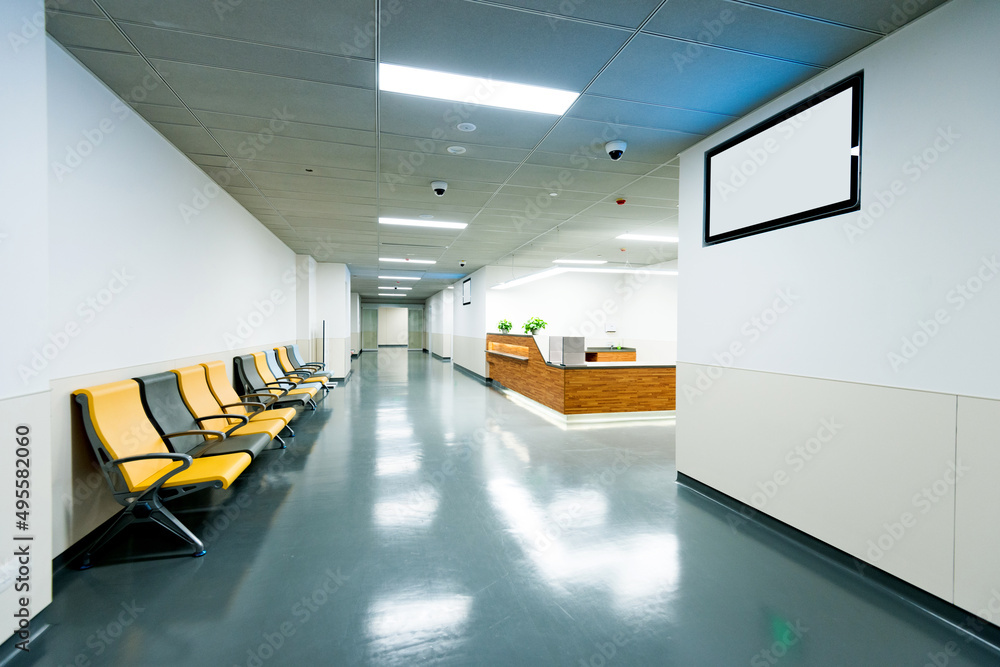 现代医院宽敞的候诊室