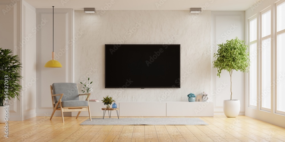 橱柜上的电视在客厅有白色石膏墙，带有扶手椅，设计简约。