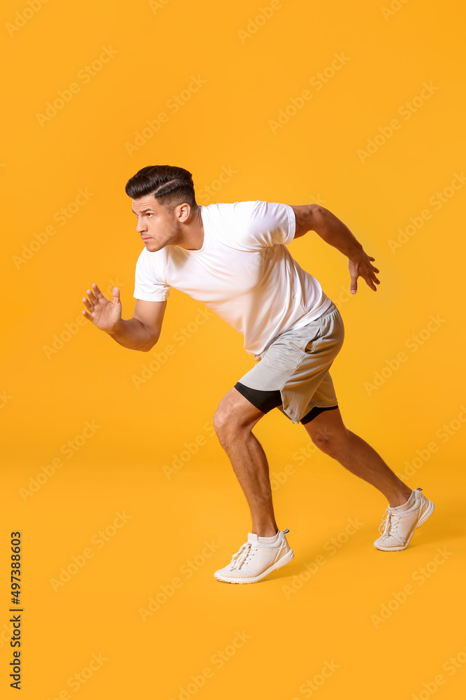 彩色背景的运动型男跑步者