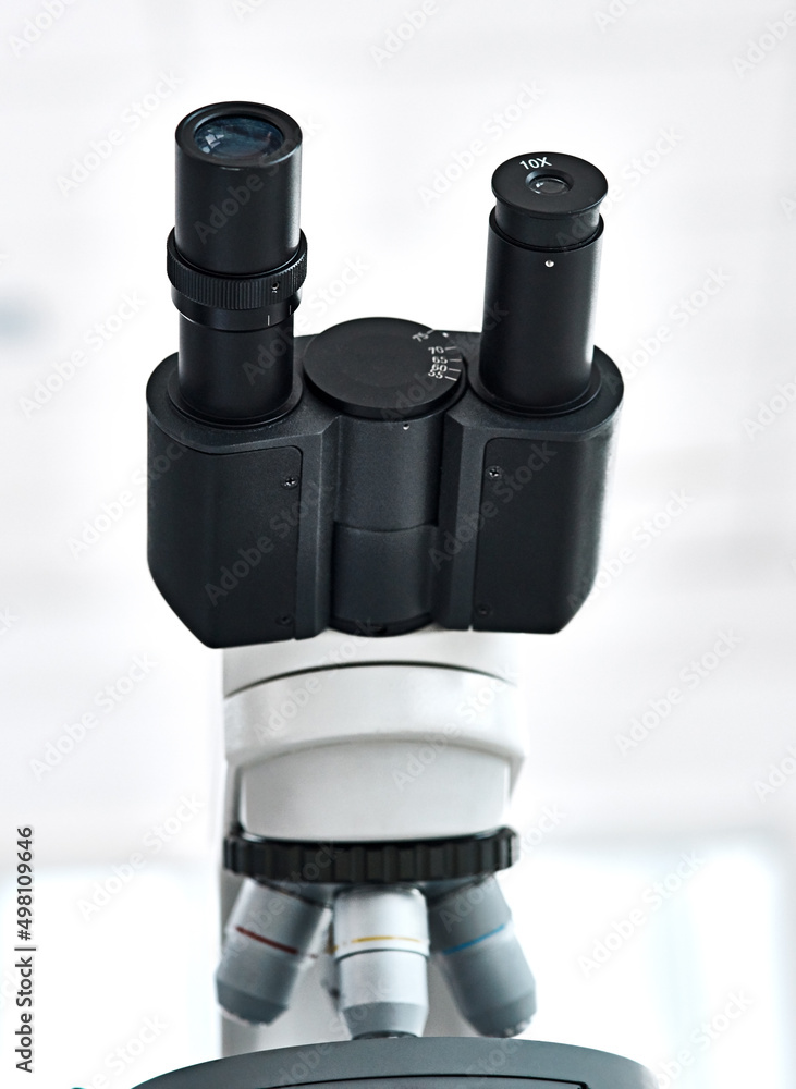 你准备做一些调查吗？放在实验室里的显微镜的静物照片。