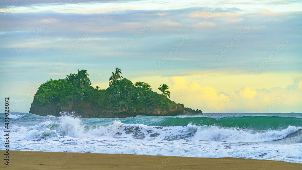 Playa Cocles日出，美丽的热带加勒比海滩，波多黎各维埃霍，哥斯达黎加东海岸和