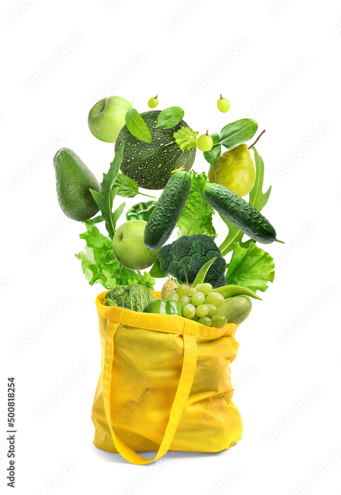 白底新鲜蔬菜水果飞扬的购物袋