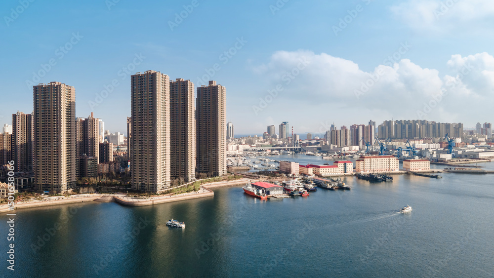 航拍中国青岛城市海岸线全景