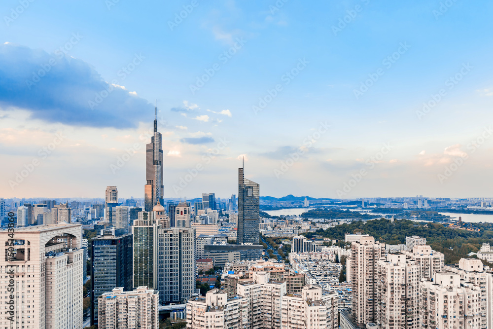 中国江苏南京紫峰塔和城市天际线风光