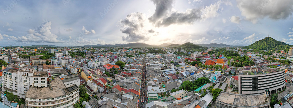 2022年5月22日至22日泰国普吉岛鸟瞰无人机摄影普吉岛普吉市高角度视图