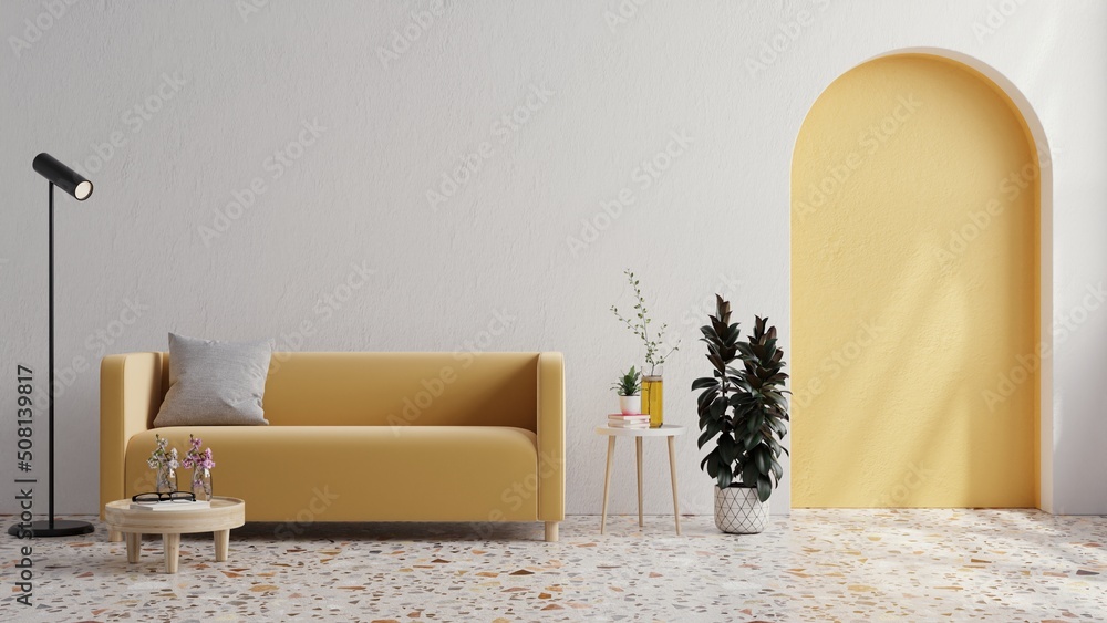 黄色沙发，白墙上有植物，水磨石地板。