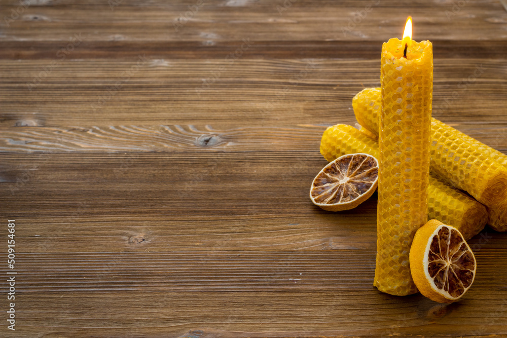 天然蜂蜡蜂蜜香气蜡烛。环保家居装饰产品