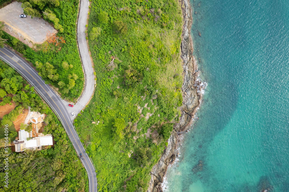 泰国普吉岛海岸曲线公路鸟瞰图美丽的海岸和开阔的大海
1219671092,鸟瞰无人机拍摄美丽的绿色高尔夫球场球道，并将绿色自上而下的图像用于sp