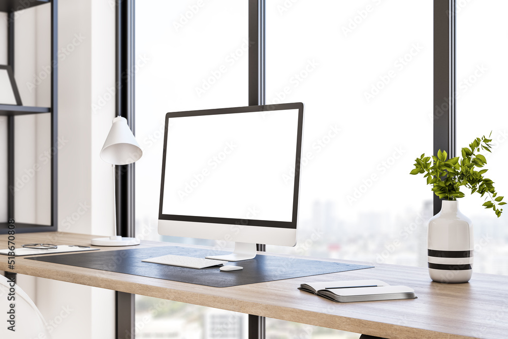 空白白色现代电脑显示器上的透视图，时尚屏幕上有空间放置徽标或文字