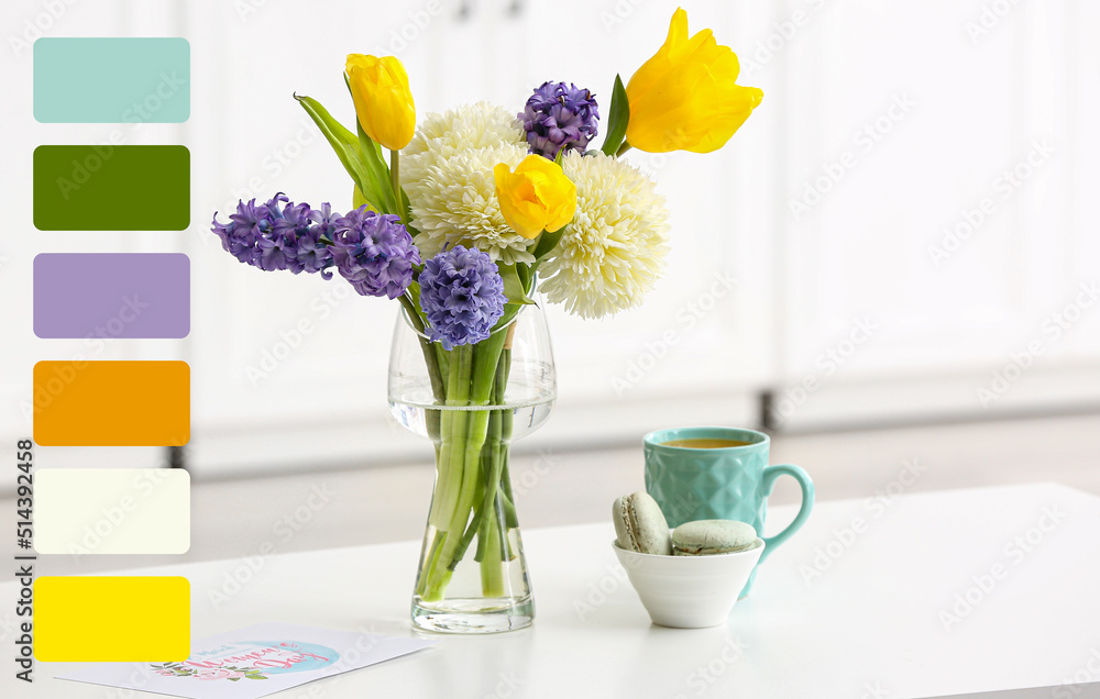 厨房餐桌上摆着一个花瓶，里面有漂亮的花、美味的马卡龙和一杯咖啡。与众不同