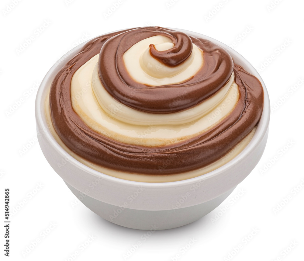 巧克力香草奶油漩涡在白色背景上隔离