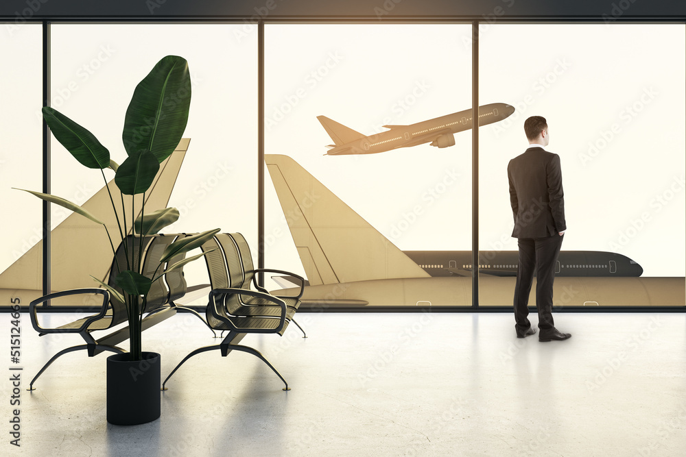 抽象的背光图像，商人从窗户向外看机场里的飞机。路人