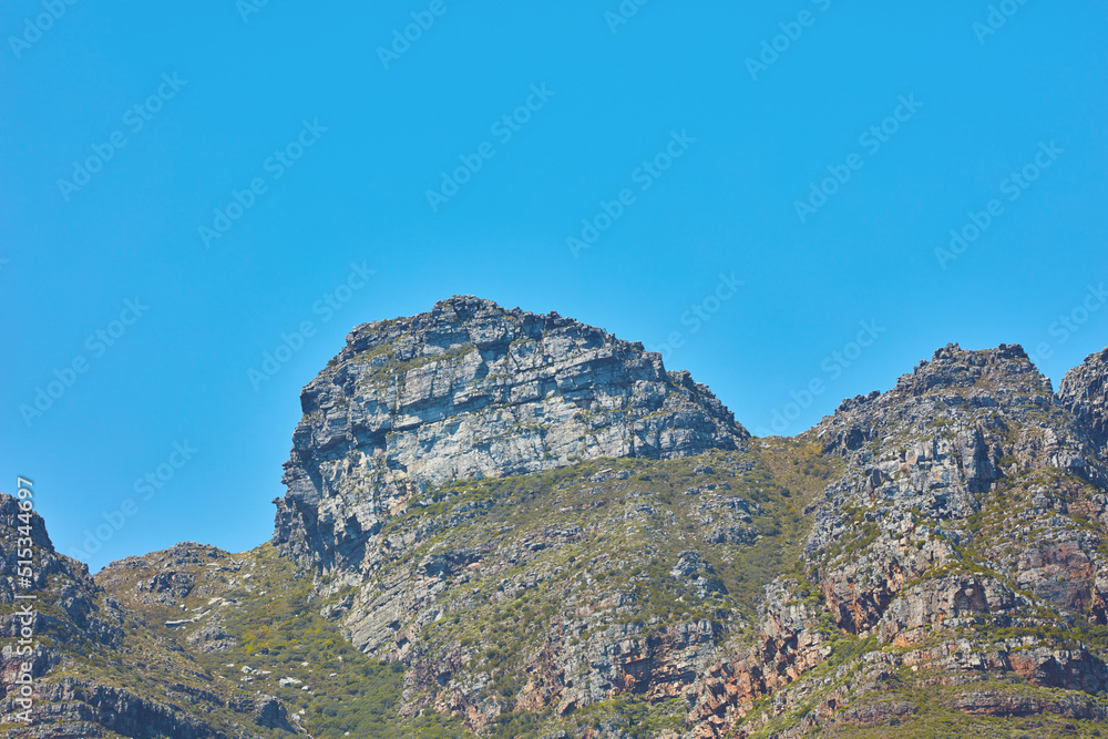 南非开普敦蓝天复制空间下的十二使徒山风景
