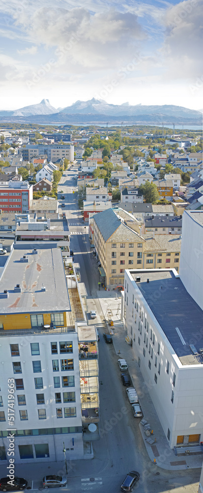 上图为挪威博多热门海外旅游目的地的城市街道。繁忙的市中心