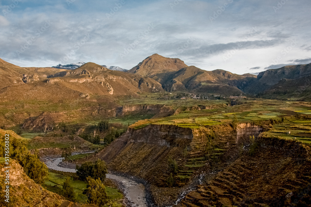 秘鲁的科尔卡峡谷地区-南美洲。世界上最深的峡谷之一