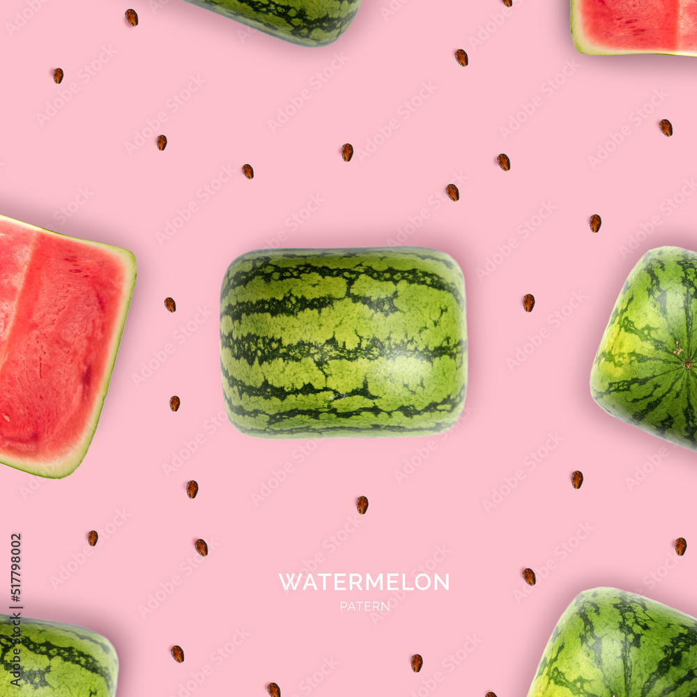 西瓜的创意布局。平面布局。食物概念。粉色背景上的西瓜。