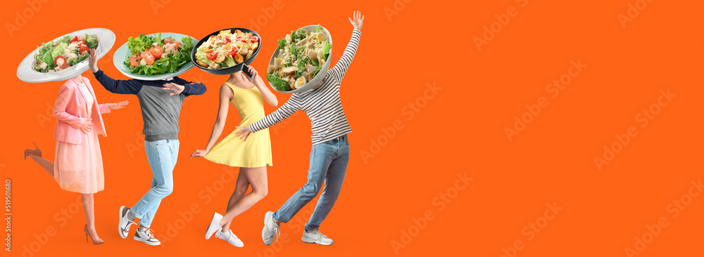 跳舞的人拿着一盘美味的凯撒沙拉，而不是用sp把他们的头放在橙色背景上