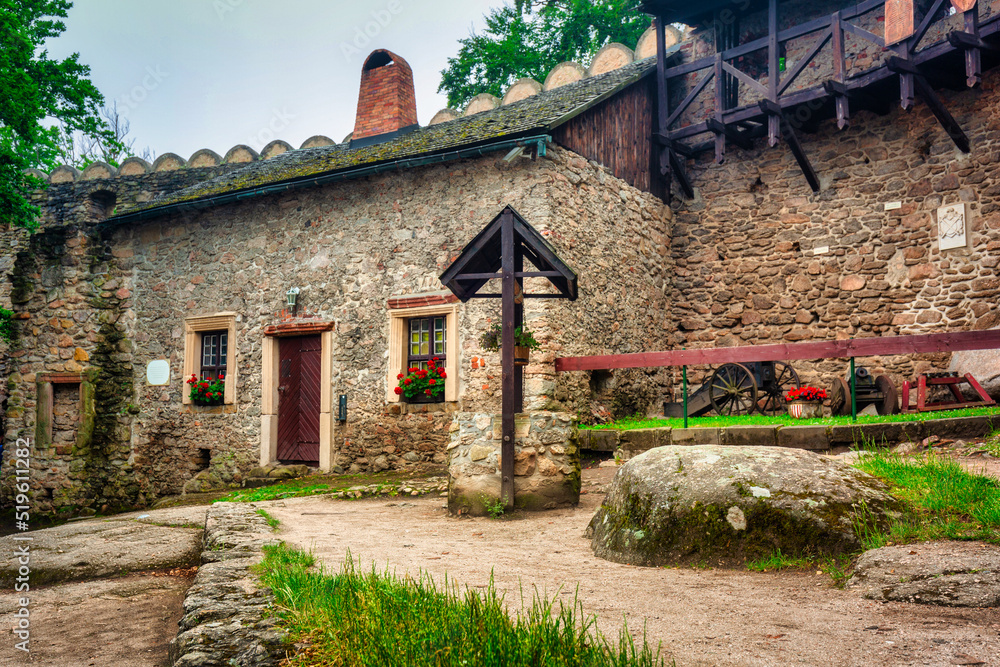 波兰Karkonosze山脉的Chojnik城堡建筑
