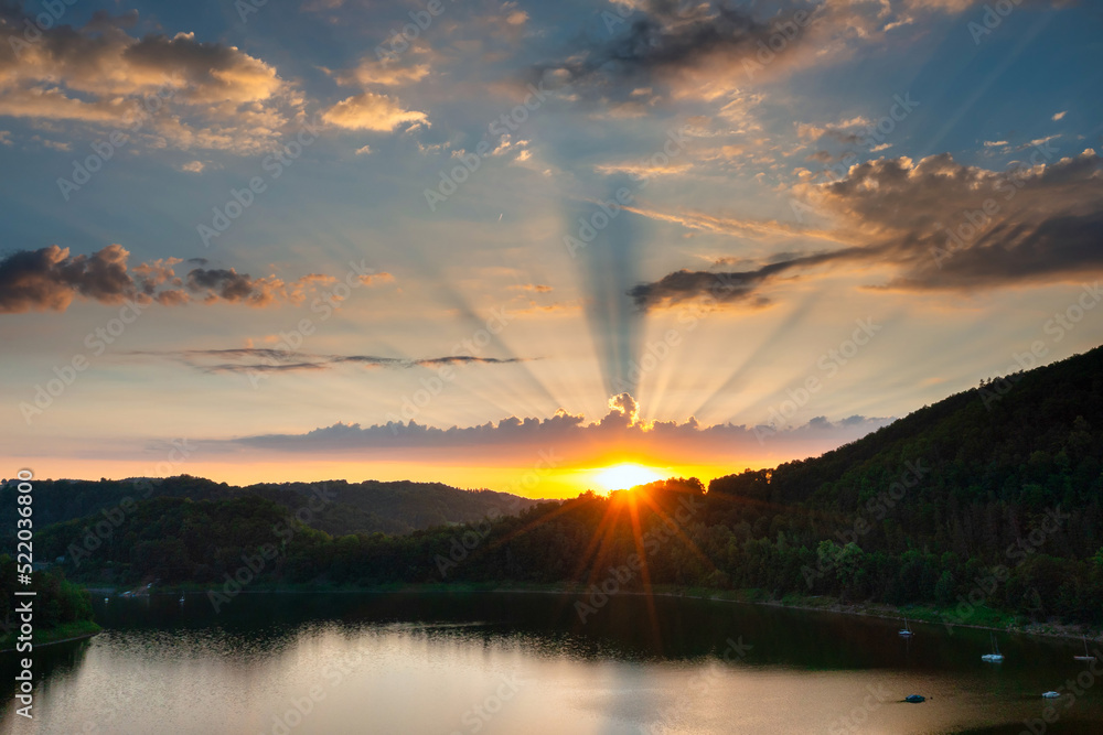 美丽的皮尔乔维奇日落湖，下西里西亚。波兰