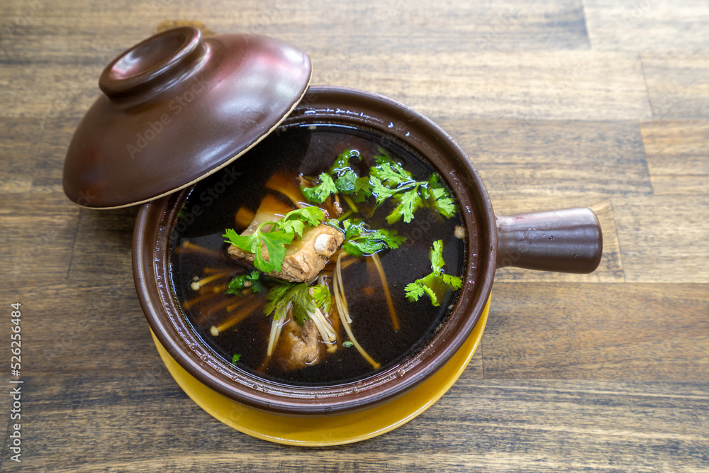 炖猪肉和草药汤，ba kut teh，马来西亚炖猪肉和中药汤
